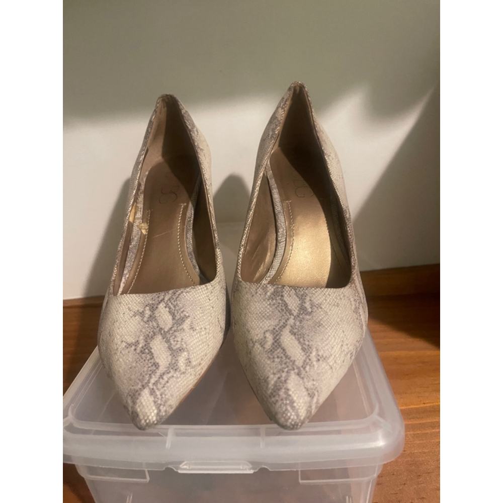 BCBG Heels, Size 10B/40, Beige
